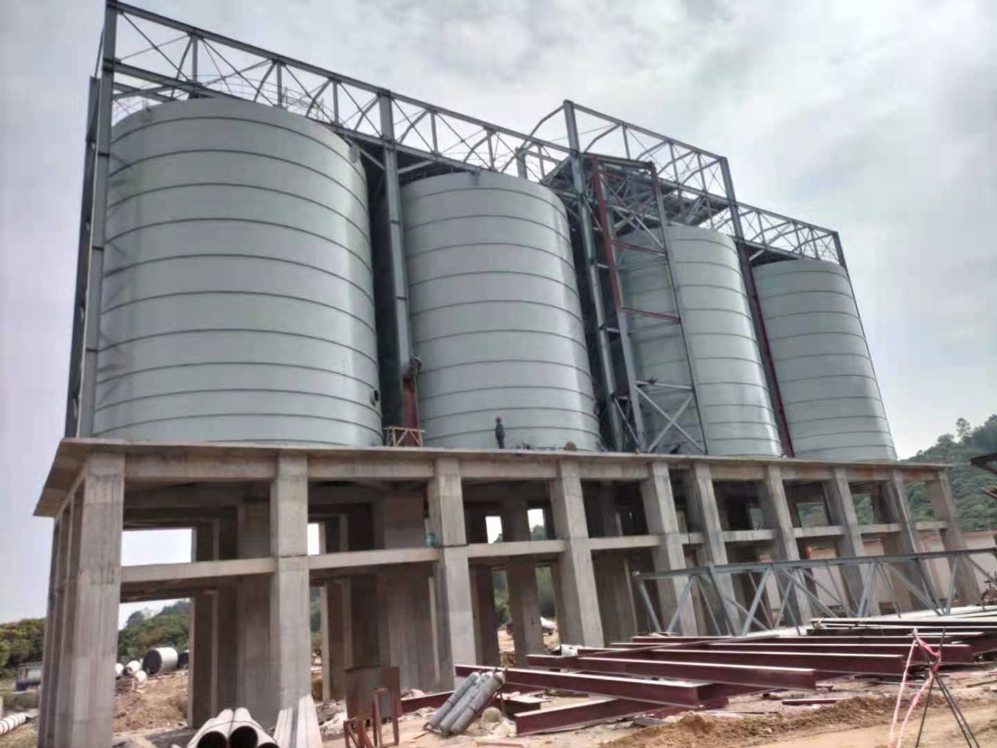 粉煤灰鋼板倉3000噸廣州恒力項目即日竣工